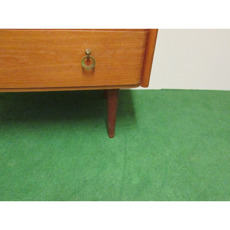 Commode vintage en teck 4 tiroirs sur pieds, anneaux laiton sur tiroirs,1960