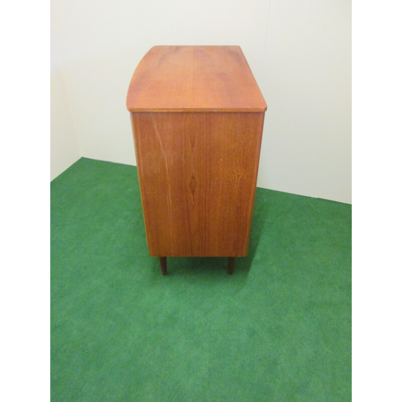 Commode vintage en teck 4 tiroirs sur pieds, anneaux laiton sur tiroirs,1960