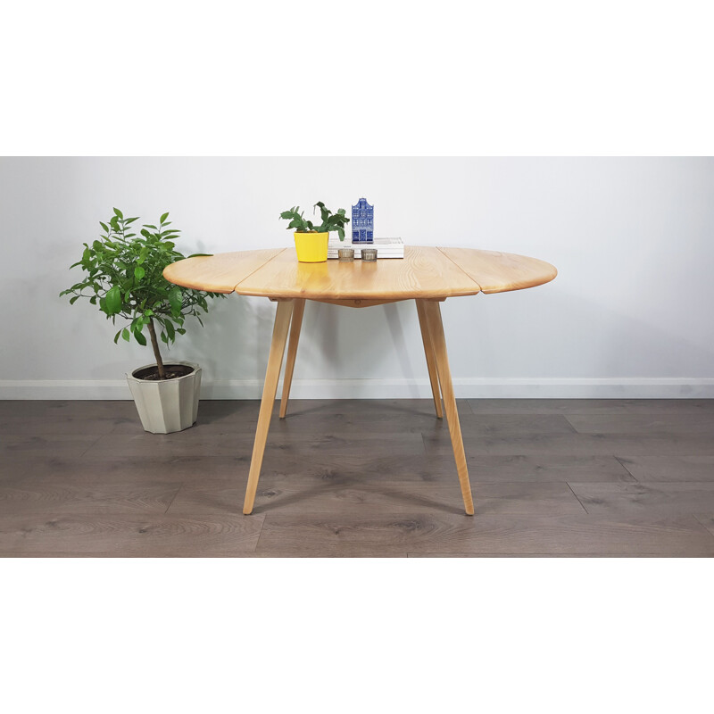 Vintage dining table in elm, Drop Leaf, Round by Lucian Ercolani for Ercol, 1960s.