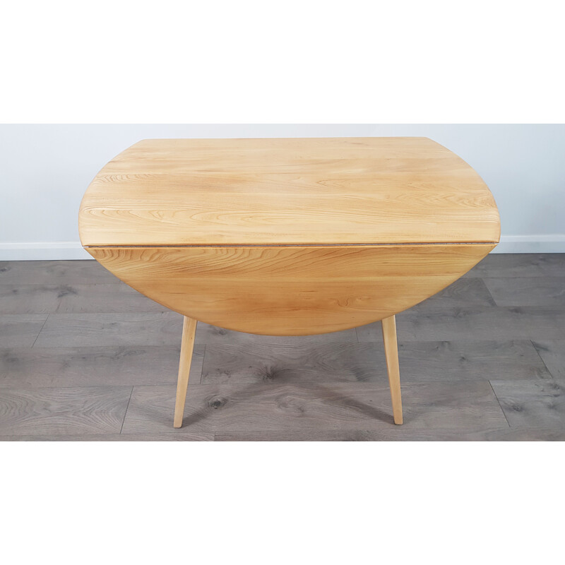 Vintage dining table in elm, Drop Leaf, Round by Lucian Ercolani for Ercol, 1960s.