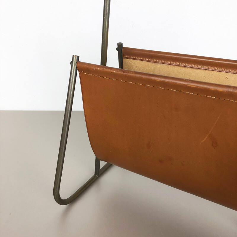 Vintage magazine rack in brass and leather model 4019 by Carl Auböck Werkstätte Aubock, Austria, 1950s 