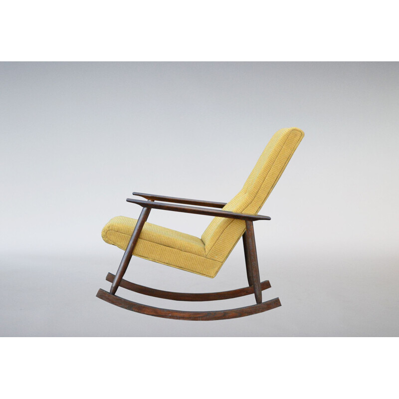 Vintage Ąžuolas rocking chair for Vilniaus Baldų Kombinatas in yellow fabric and oak 1960