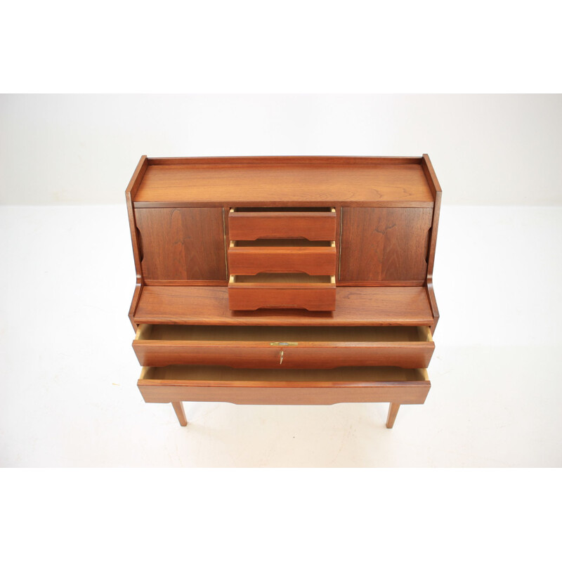 Vintage danish cabinet in teak 1960