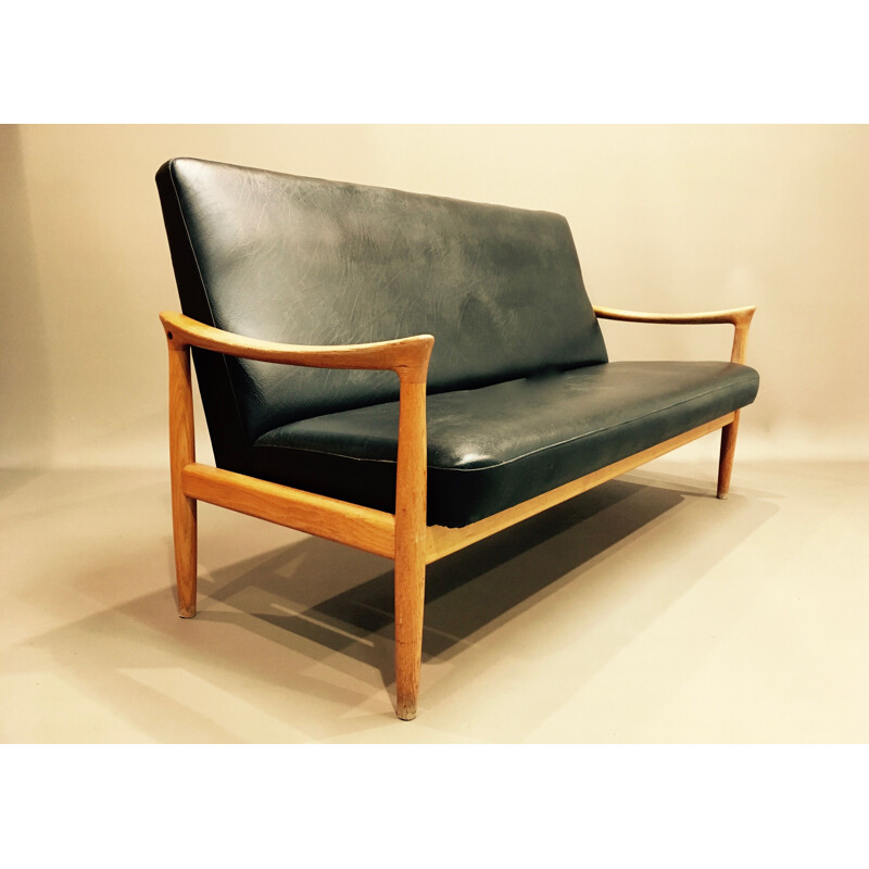 Vintage sofa in oak and leatherette by Fritz Hansen