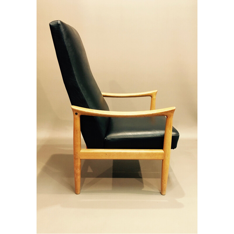 Pair of armchairs in oak and leatherette by Fritz Hansen