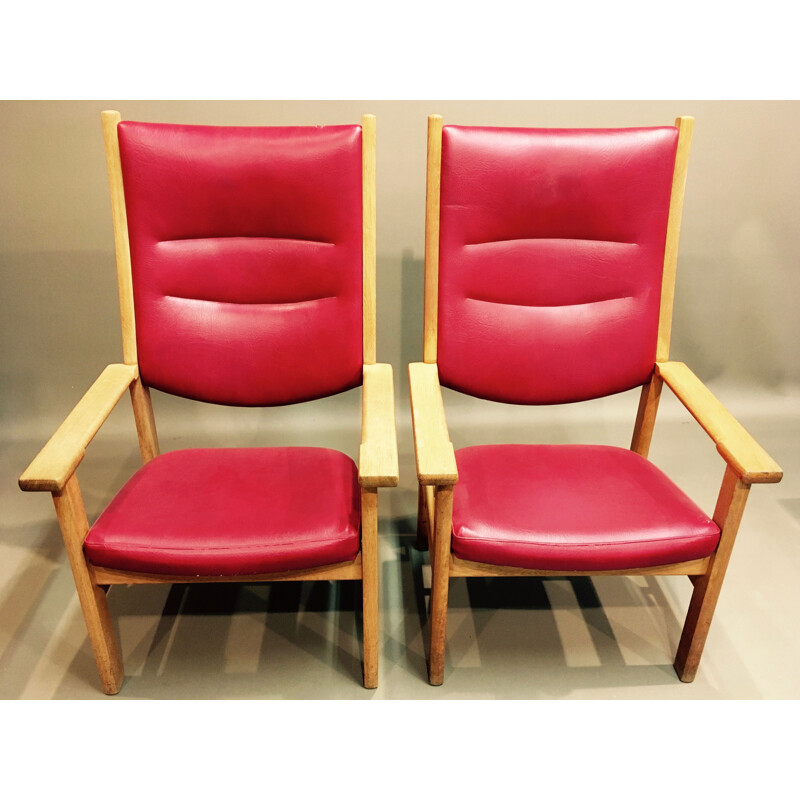 Pair of red armchairs in oak by Hans J. Wegner