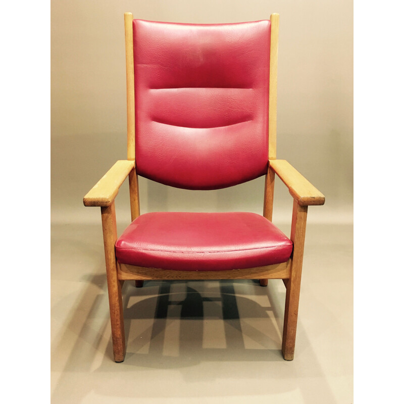 Pair of red armchairs in oak by Hans J. Wegner