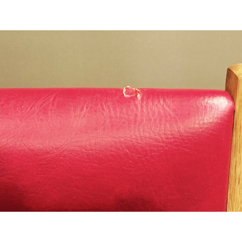 Paire de fauteuils rouges en chêne par Hans J. Wegner