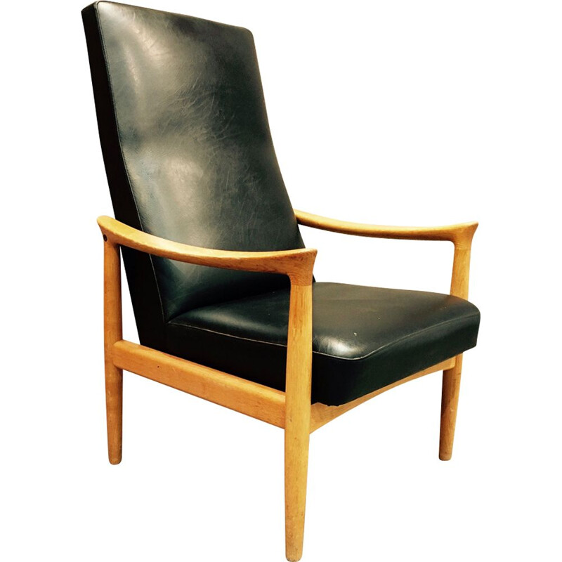 Paire de fauteuils en chêne et skaï par Fritz Hansen