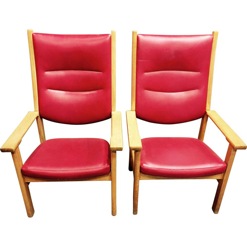 Pair of red armchairs in oak by Hans J. Wegner