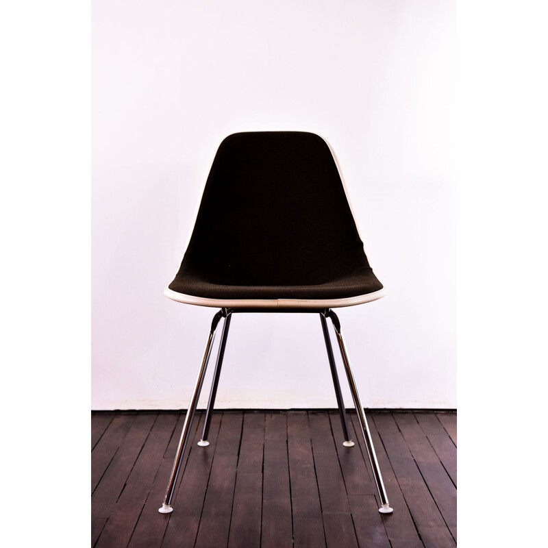 Vintage Eames dining chair in fiberglass par Charles & Ray Eames,1960