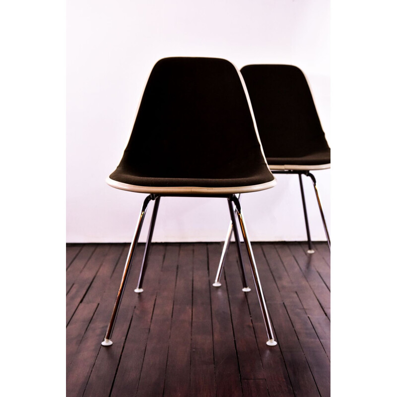 Vintage Eames dining chair in fiberglass par Charles & Ray Eames,1960