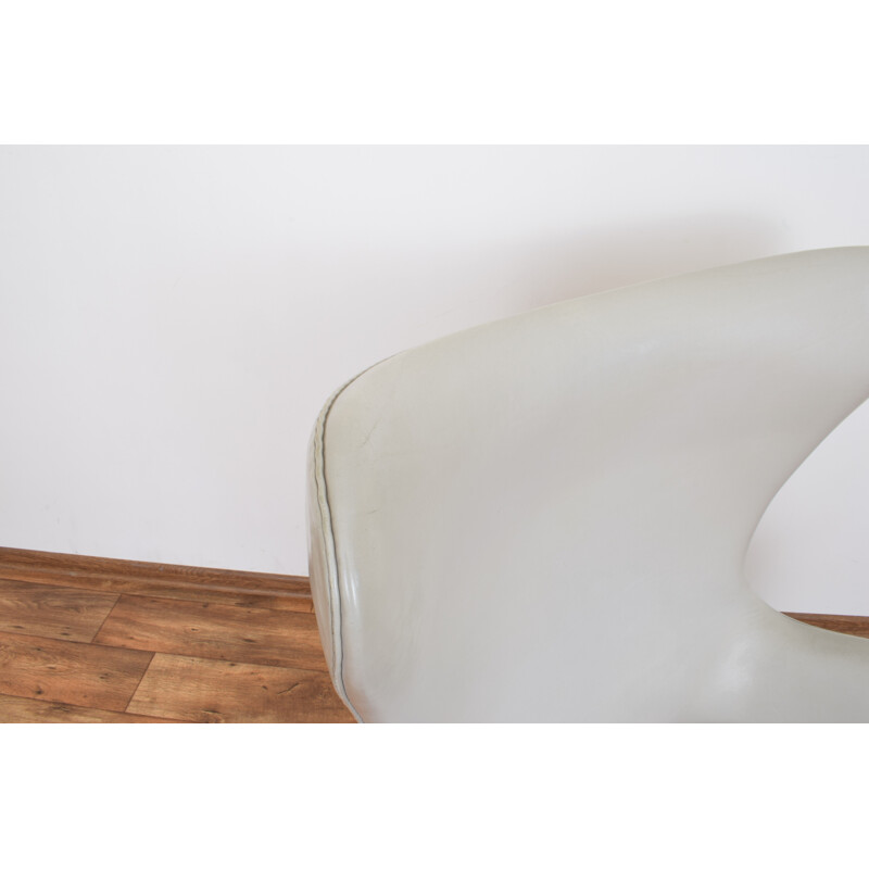 Egg chair in leather by Arne Jacobsen for Fritz Hansen