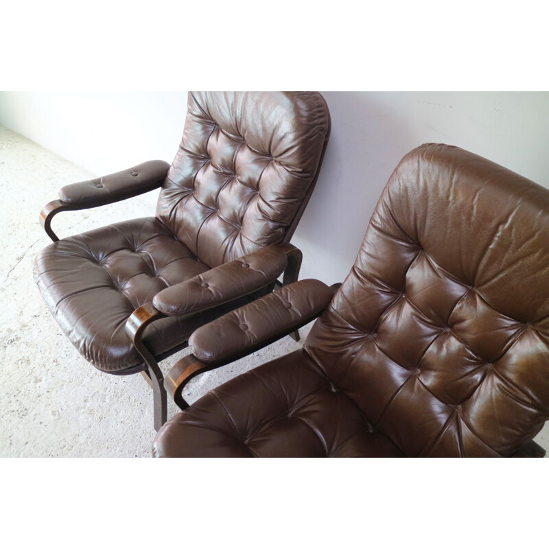 Paire de fauteuils danois en cuir marron