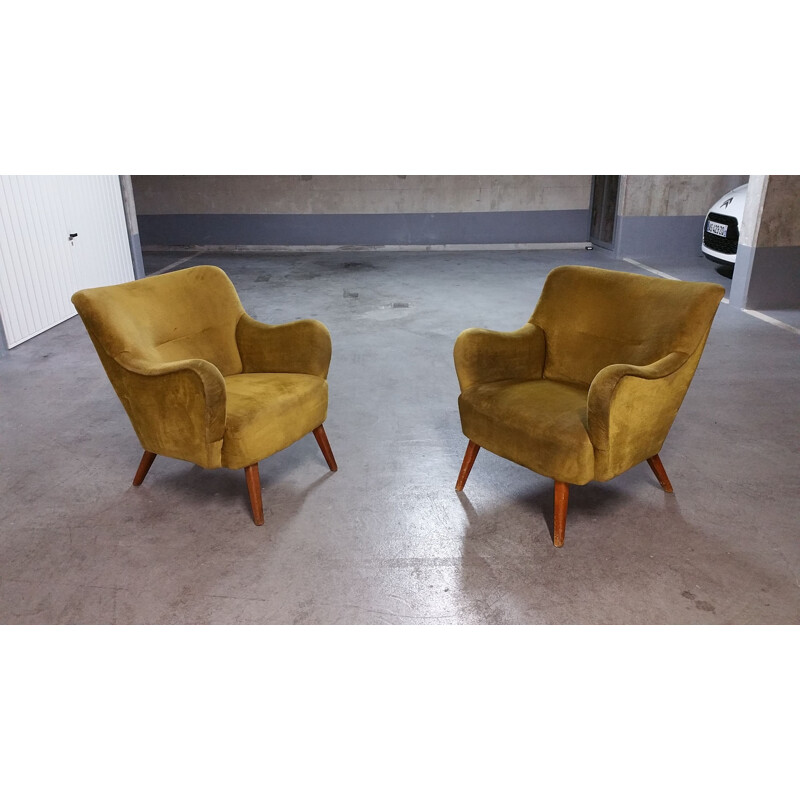 Pareja de sillones italianos de época en terciopelo dorado, 1950-1960