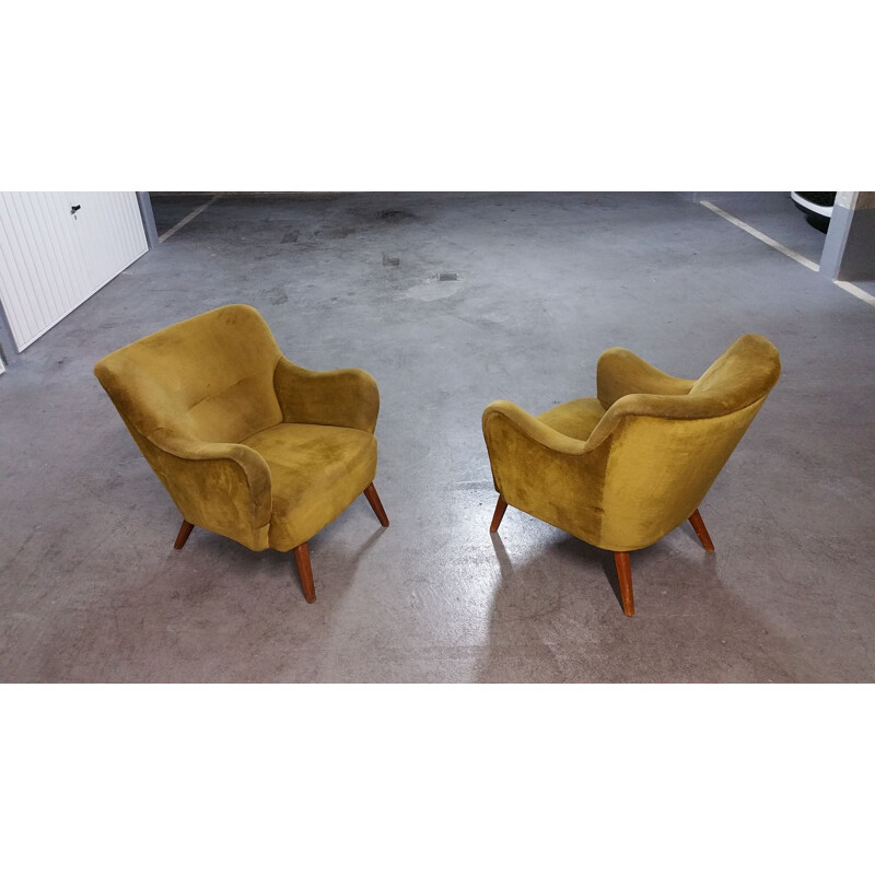 Pareja de sillones italianos de época en terciopelo dorado, 1950-1960