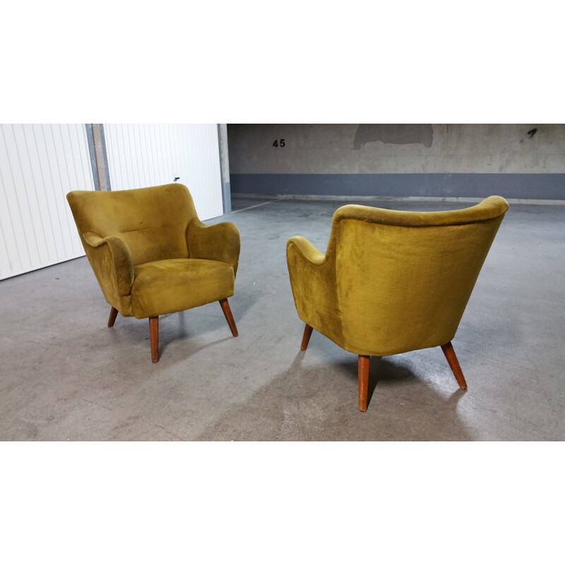 Pareja de sillones italianos de época en terciopelo dorado, 1950-1960