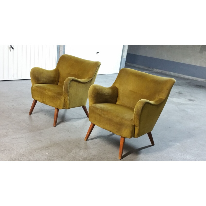 Pareja de sillones italianos de época en terciopelo dorado, 1950-1960