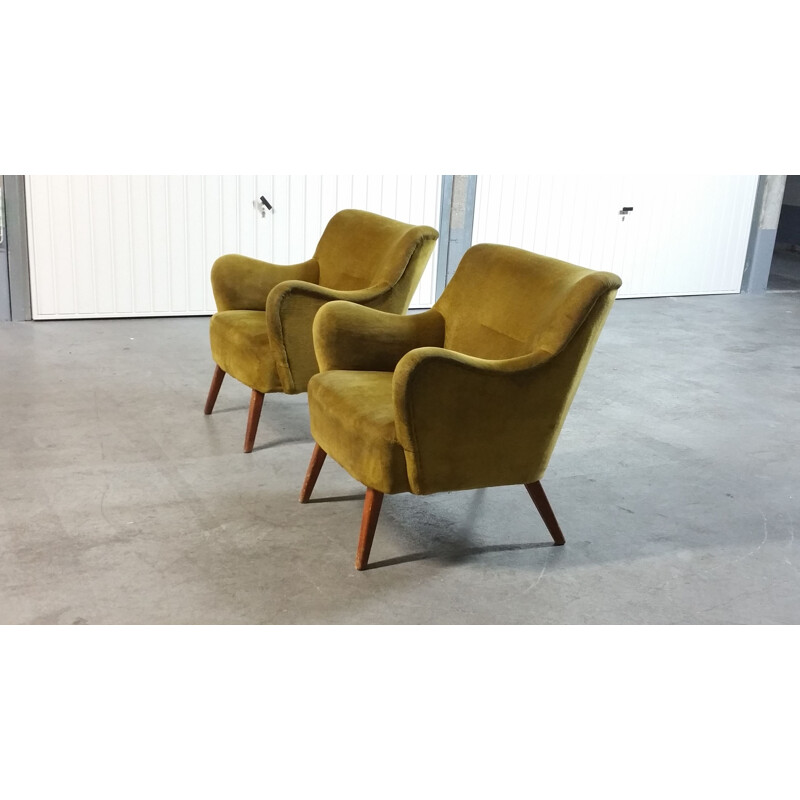 Pareja de sillones italianos de época en terciopelo dorado, 1950-1960