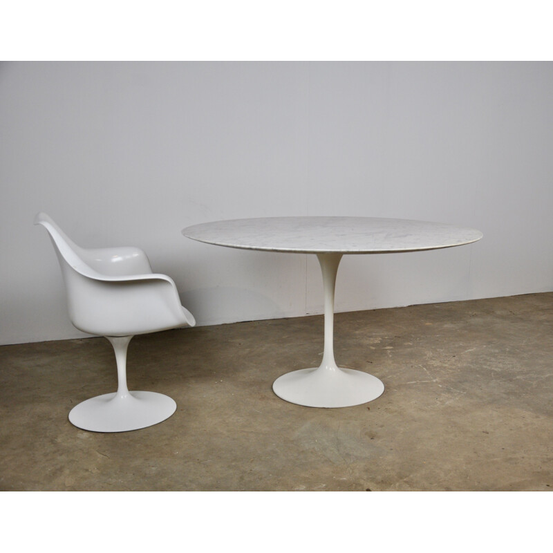 Vintage De Saarinen tulip table in white marble for Knoll,1965