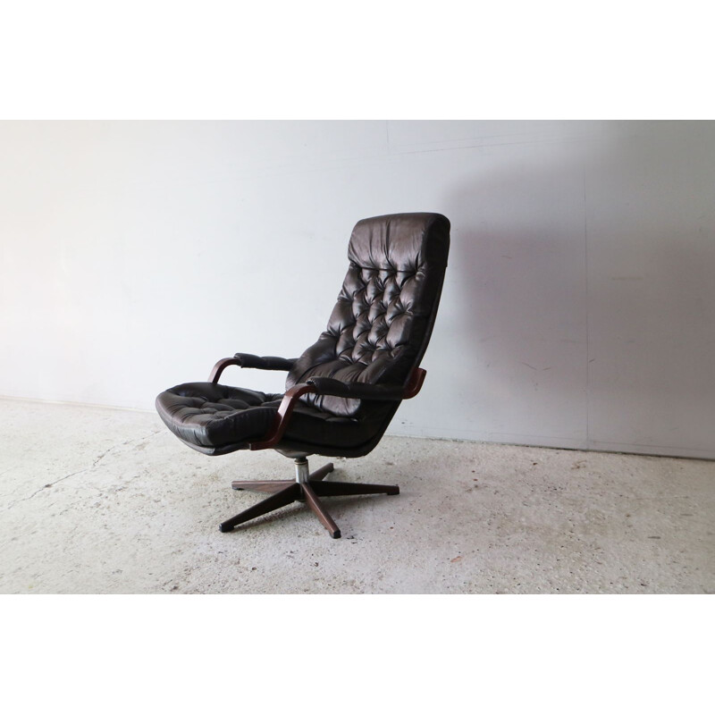 Danish swiveling armchair in black leather