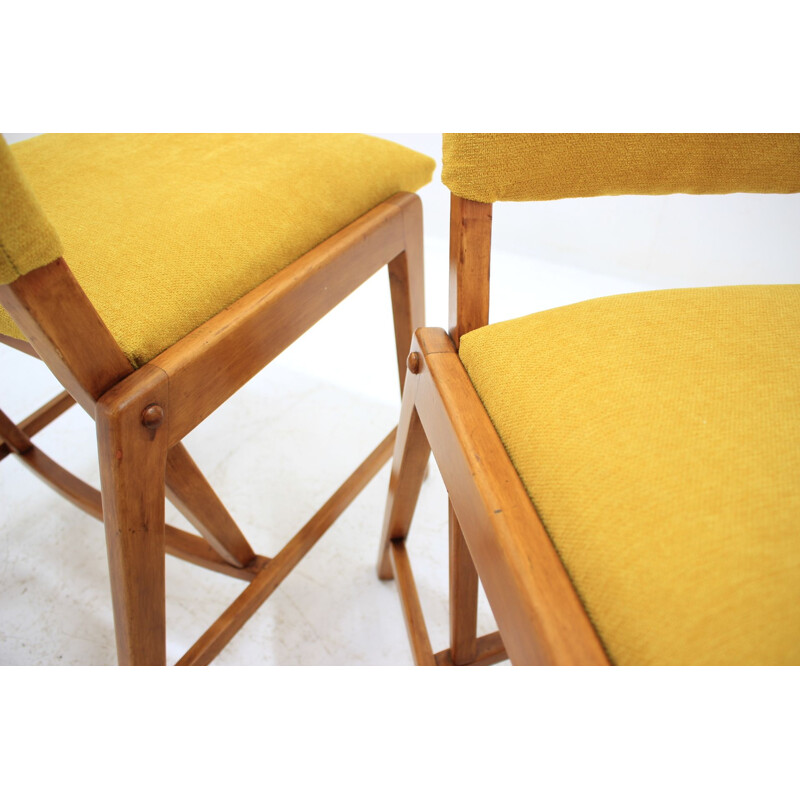 Paar gele beukenhouten stoelen van GHG