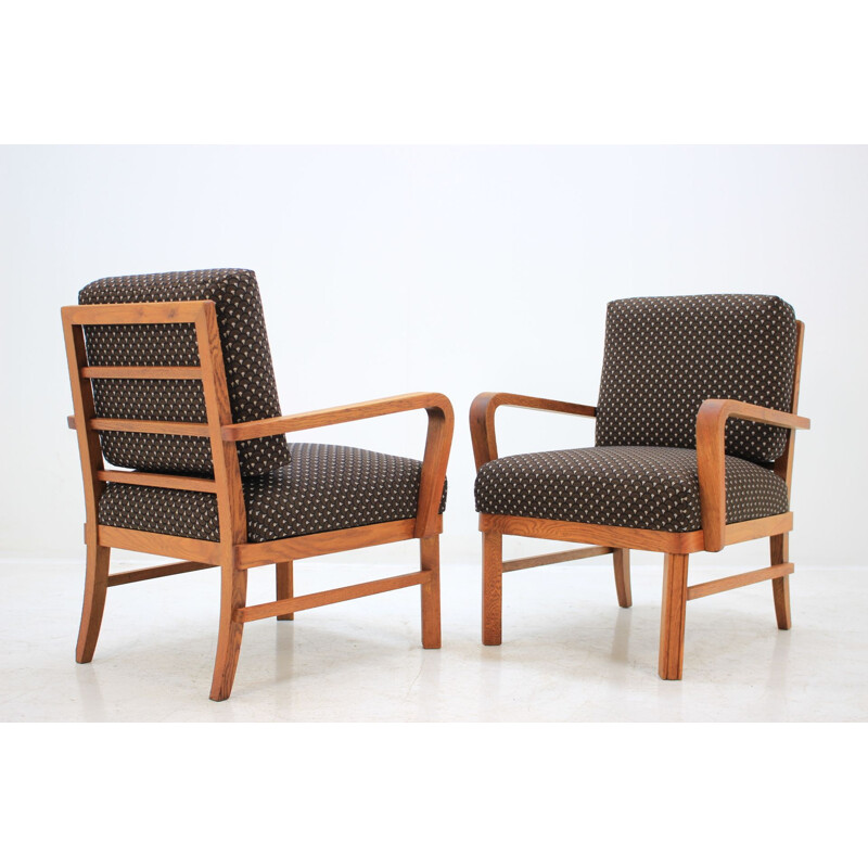 Pair of brown armchairs in oakwood