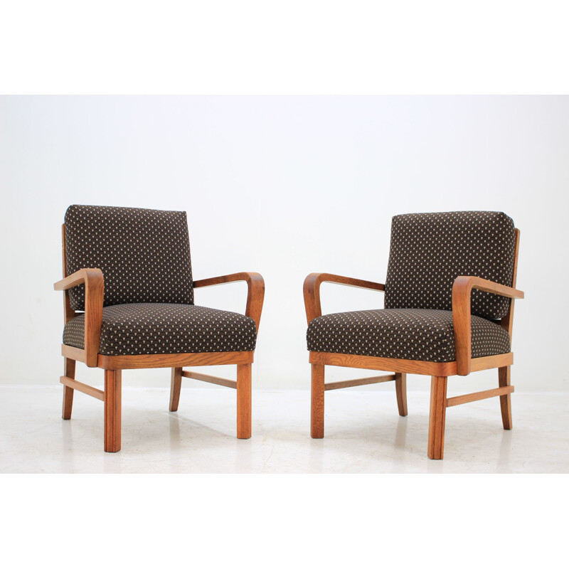 Pair of brown armchairs in oakwood