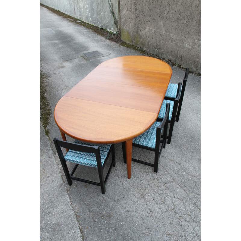 Extendable round table in teak by V.V. Mobler