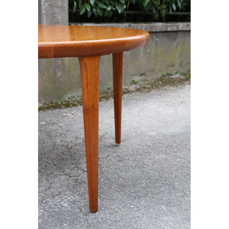 Extendable round table in teak by V.V. Mobler