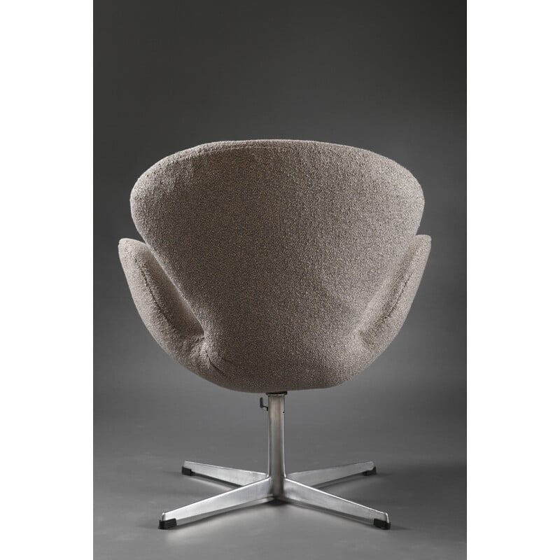 Swan chair en tissu et aluminium par Arne Jacobsen - 1960