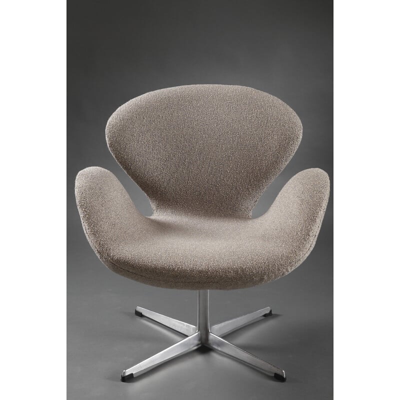 Swan chair in fabric aluminum by Arne Jacobsen - 1960s