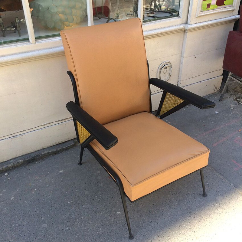 Beige armchair in leatherette and metal