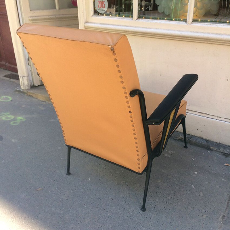 Beige armchair in leatherette and metal