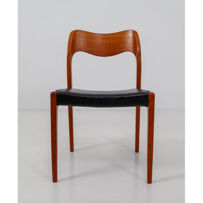 Suite de 6 chaises noires par Niels O. Moller, modèle 71