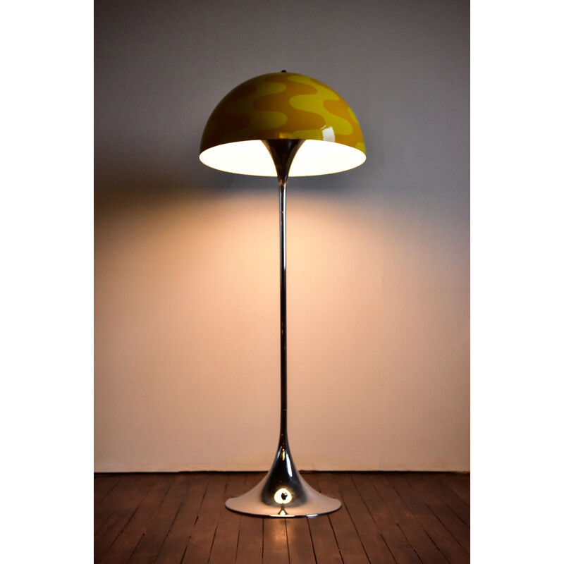 Vintage floor lamp Panthella with limited edition Flowerpot shade