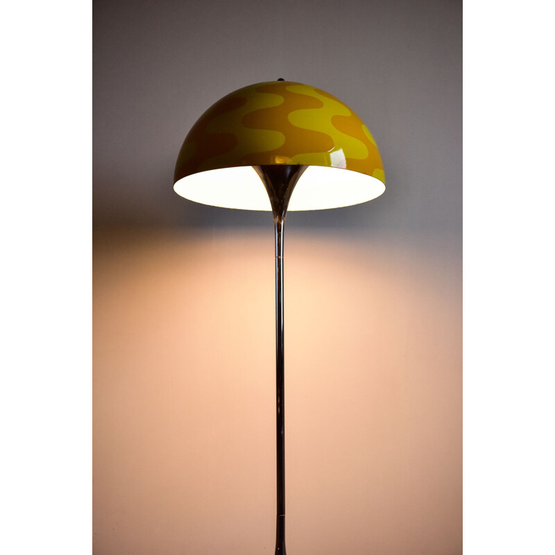 Vintage floor lamp Panthella with limited edition Flowerpot shade