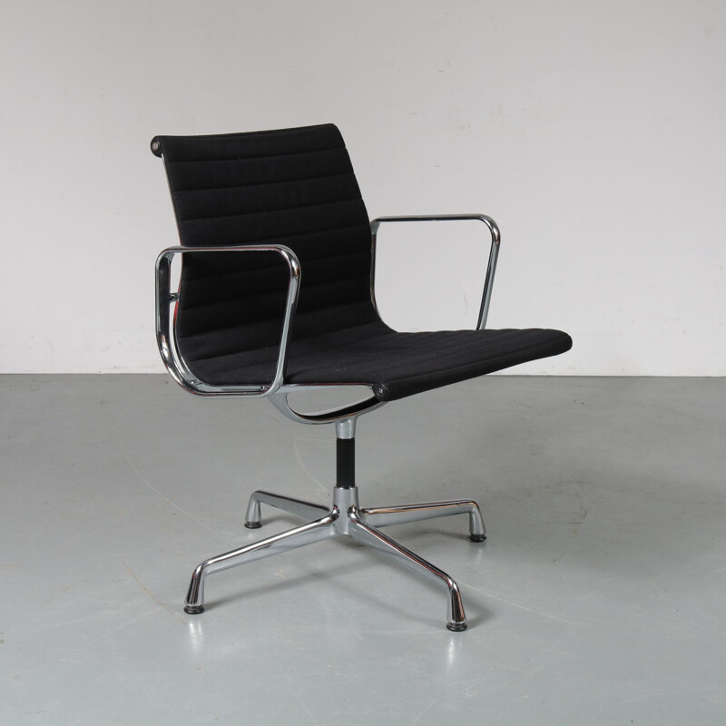 Fauteuil vintage modèle EA108 par Charles et Ray Eames,1990