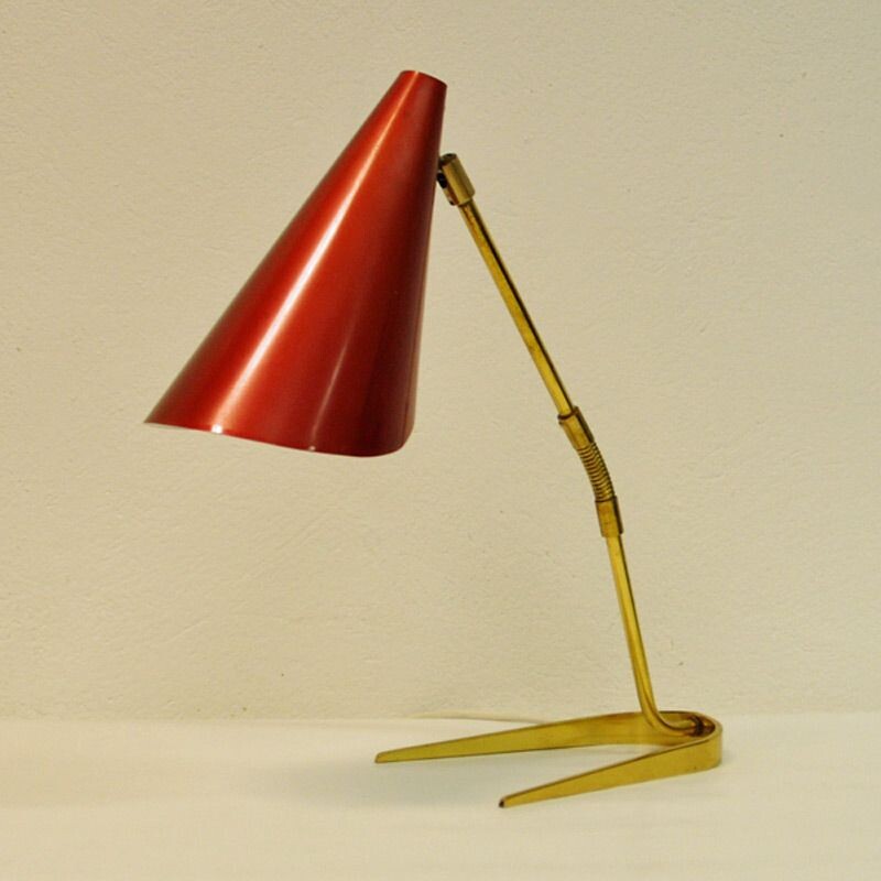 Lampe de table vintage rouge en laiton et métal scandinave,1950