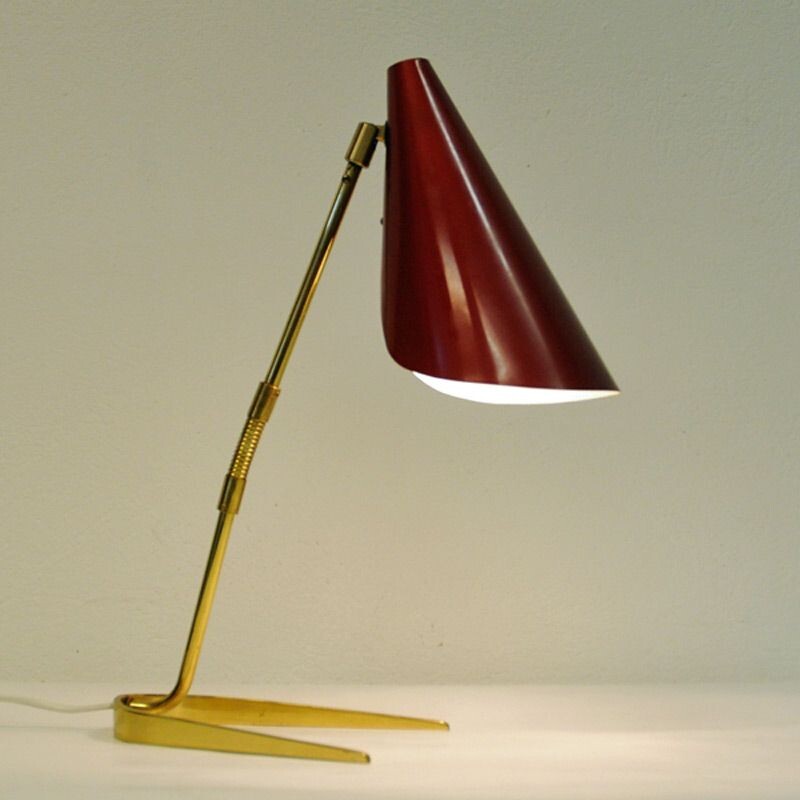 Lampe de table vintage rouge en laiton et métal scandinave,1950