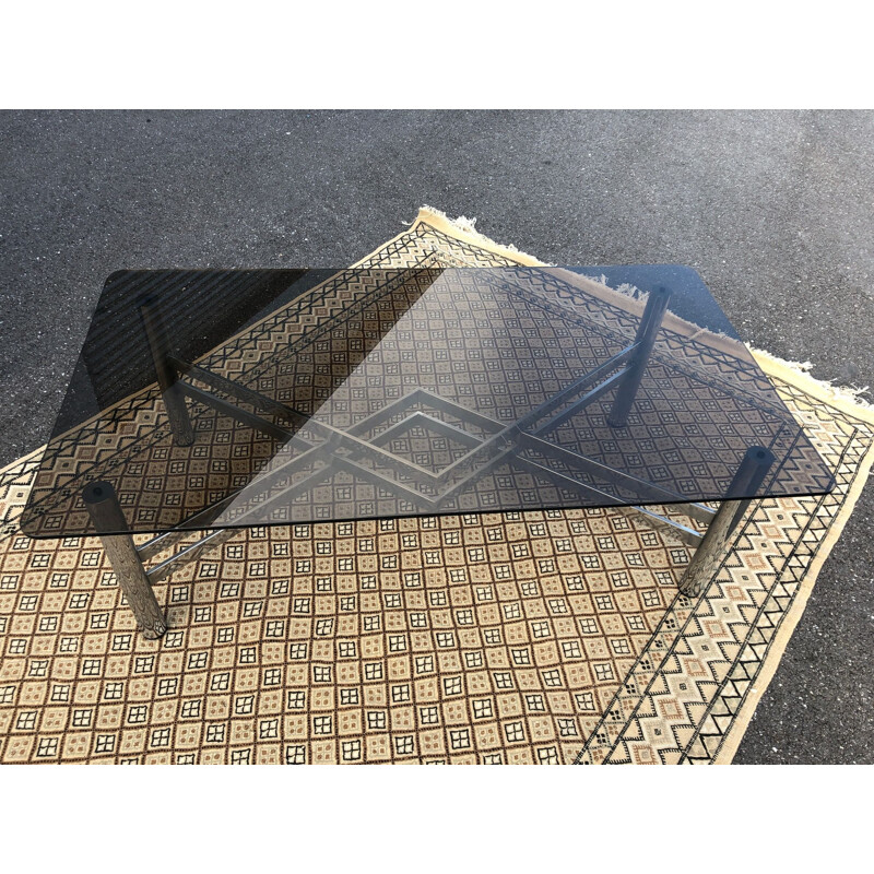 Table basse vintage en verre fuméen chrome et plateau épais,1970