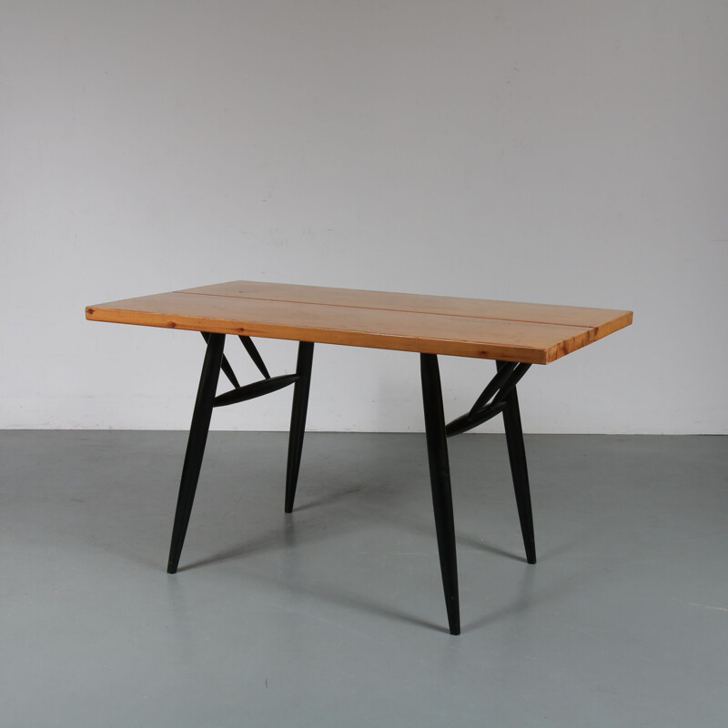 Vintage dining table in pine, Small, Ilmari Tapiovaara by Laukaan Puu, 1950s