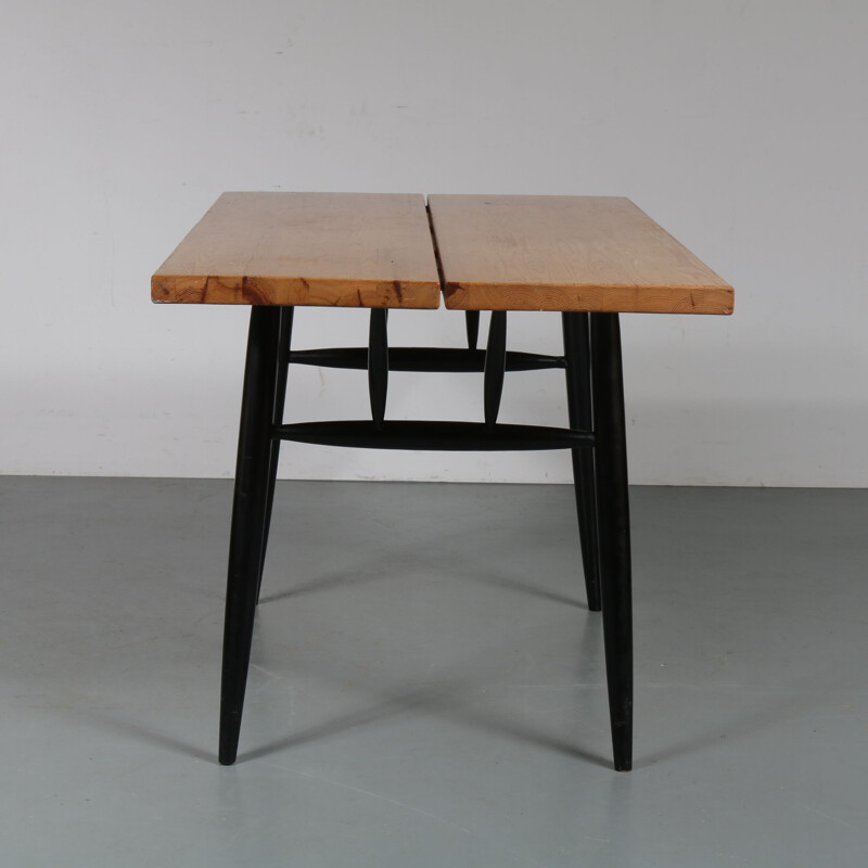 Vintage dining table in pine, Small, Ilmari Tapiovaara by Laukaan Puu, 1950s