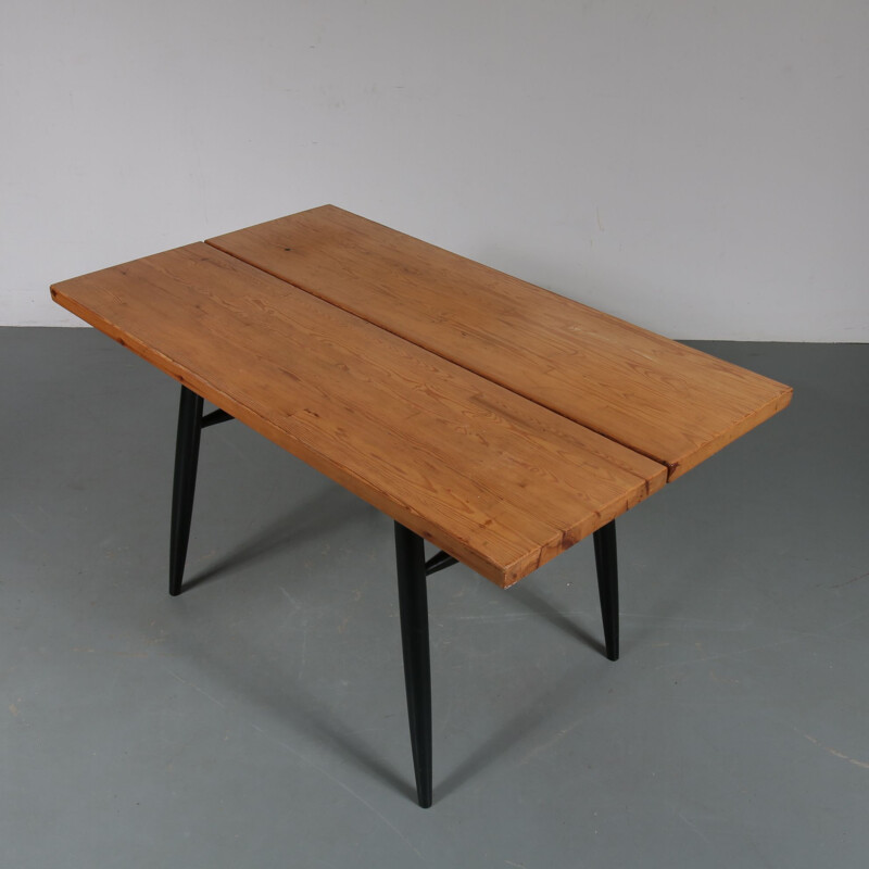 Vintage dining table in pine, Small, Ilmari Tapiovaara by Laukaan Puu, 1950s