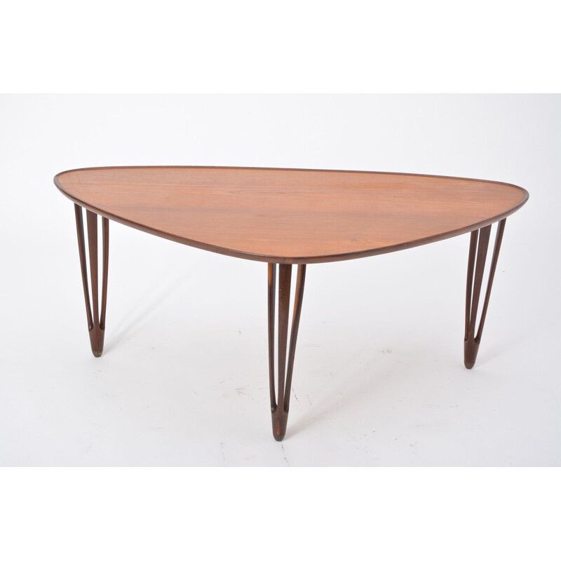 Vintage asymmetrical teak tripod coffee table with rounded edges by Danish Møbler, British Columbia 1950