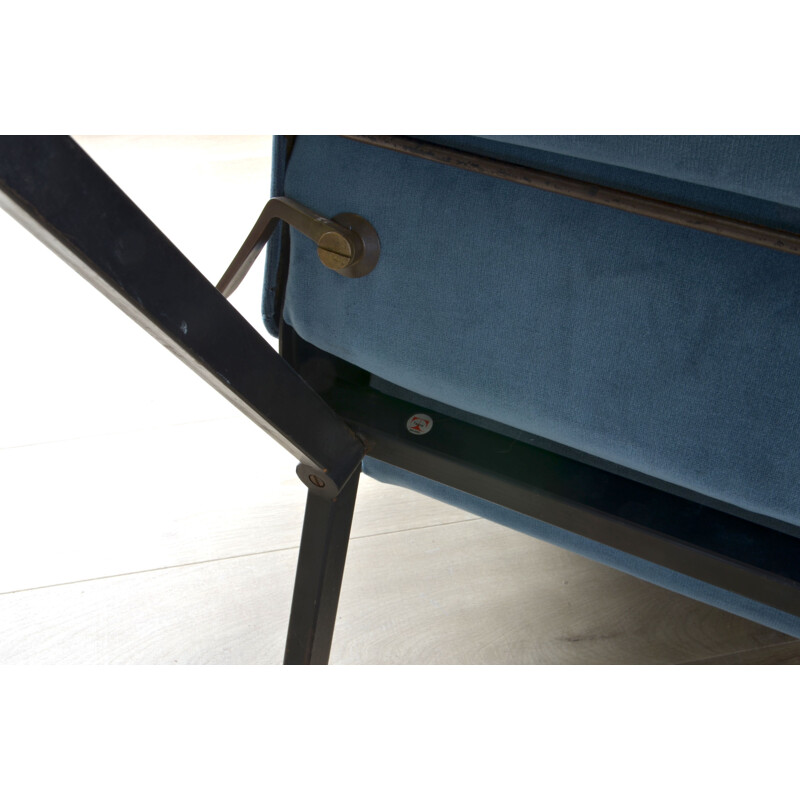 P40 armchair by Osvaldo Borsani in blue velvet