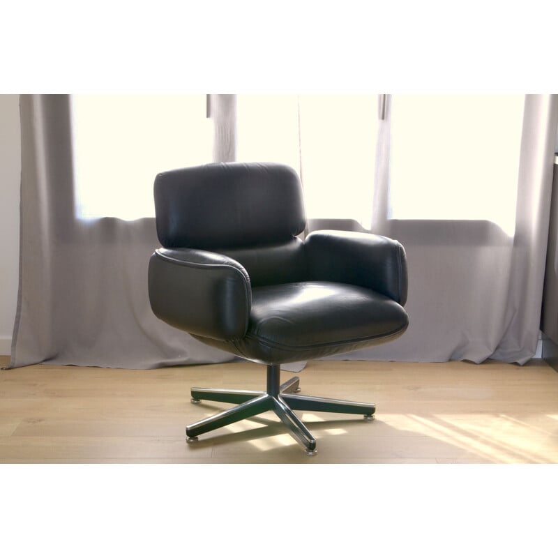 Fauteuil noir en cuir par Otto Zapf pour Knoll