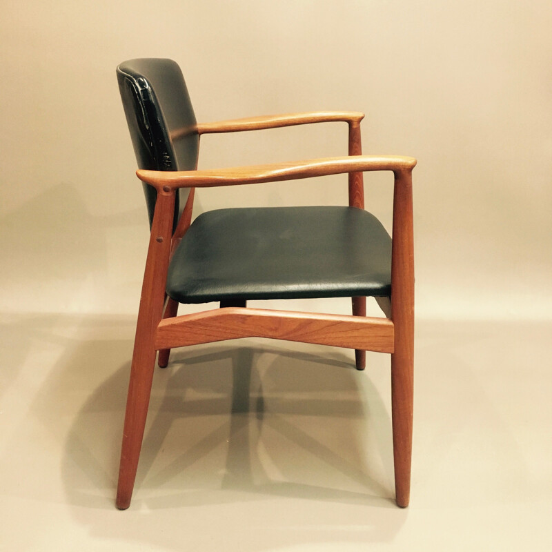 Scandinavian chair in teak and black leather by Erik Buck