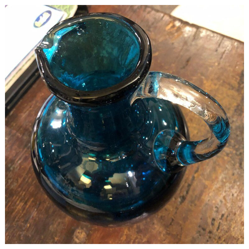 Conjunto de dois jarros de vidro azul vintage feitos de vidro Mdina, cerca de 1980