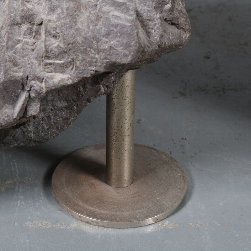 Table basse vintage en verre avec base en roche et métal 1980